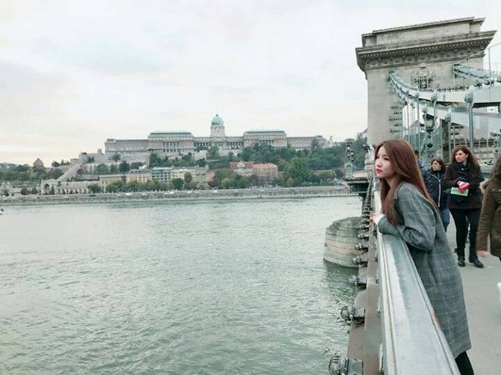 유럽에서 프로그램 촬영한 여자친구 사진들 | 인스티즈