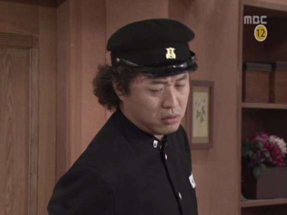 [거침없이하이킥] 순재에게 똥침당한 효자 준하.jpg | 인스티즈