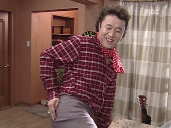 [거침없이하이킥] 순재에게 똥침당한 효자 준하.jpg | 인스티즈