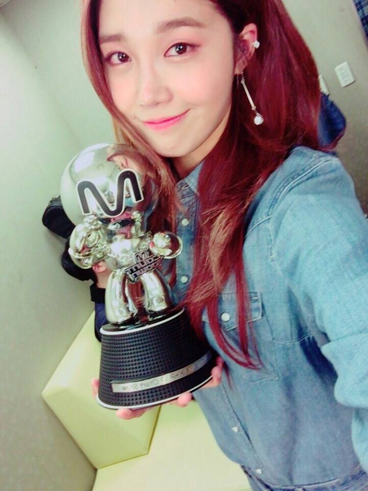 오늘자 1위한 에이핑크 정은지 | 인스티즈