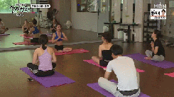 요가 강사님이 맨날 긴 옷만 입고 수업을 하세요;.gif (움짤多) | 인스티즈