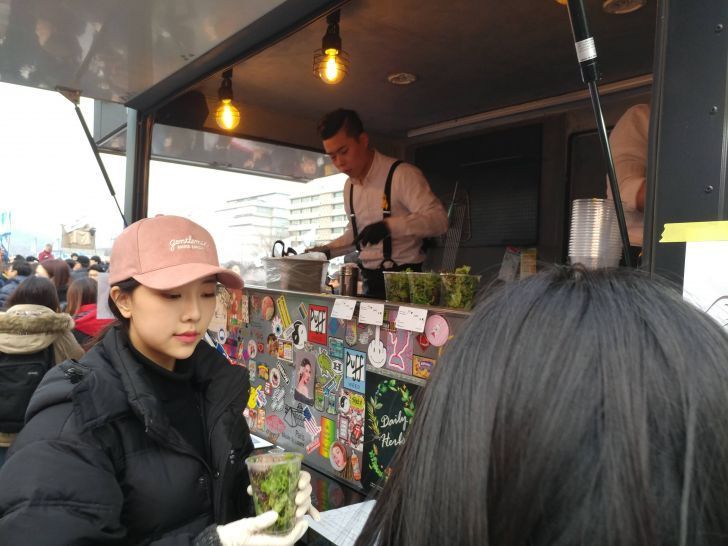 광화문 집회참가자들에게 무료로 음식을 나눠주는 아름다운 모습 | 인스티즈