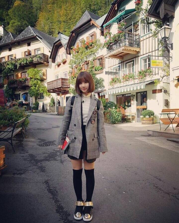 유럽에서 프로그램 촬영한 여자친구 사진들 | 인스티즈