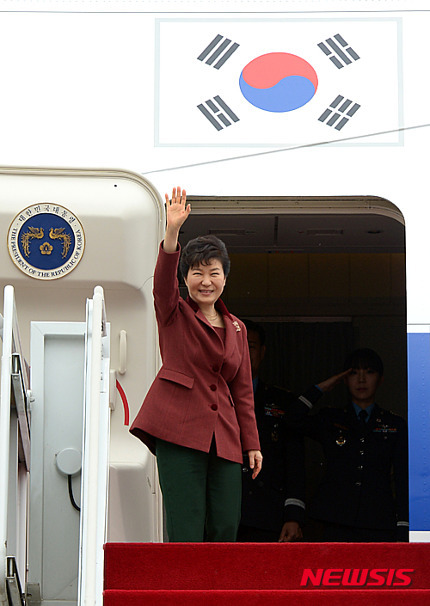 박근혜 대통령 출국 | 인스티즈