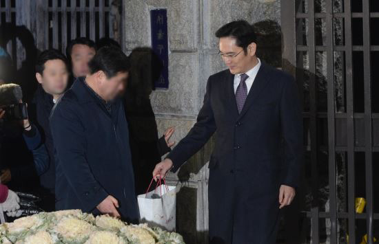 이재용 가방 들어주던 사람의 정체.jpg | 인스티즈