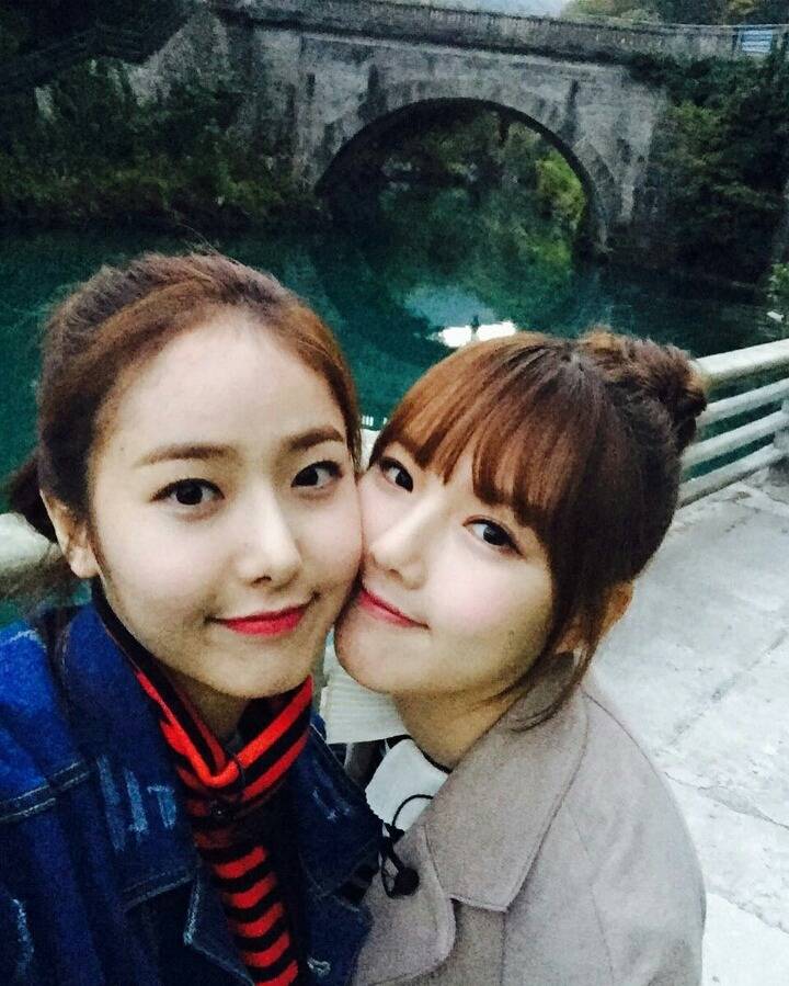 유럽에서 프로그램 촬영한 여자친구 사진들 | 인스티즈