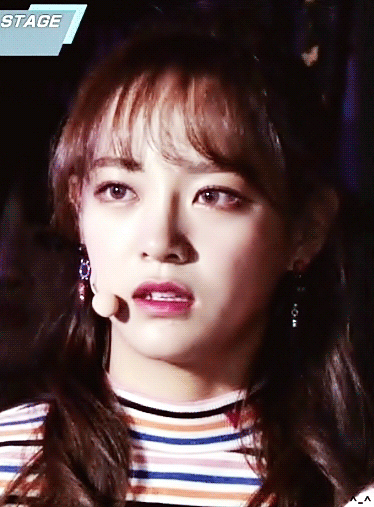 찾아보기 힘든 김세정 무표정한 모습 ㄷㄷㄷ.gif | 인스티즈