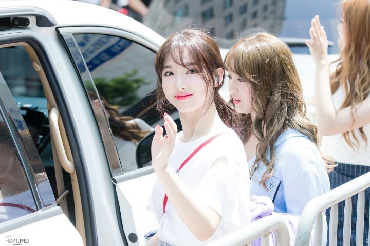 [트와이스] 여름 분위기에 어울리는 청량한 나연이 | 인스티즈