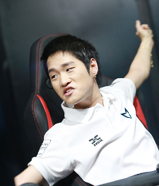 ??? : 참어.. 찬용이 형도 못할때가 있는거야 | 인스티즈