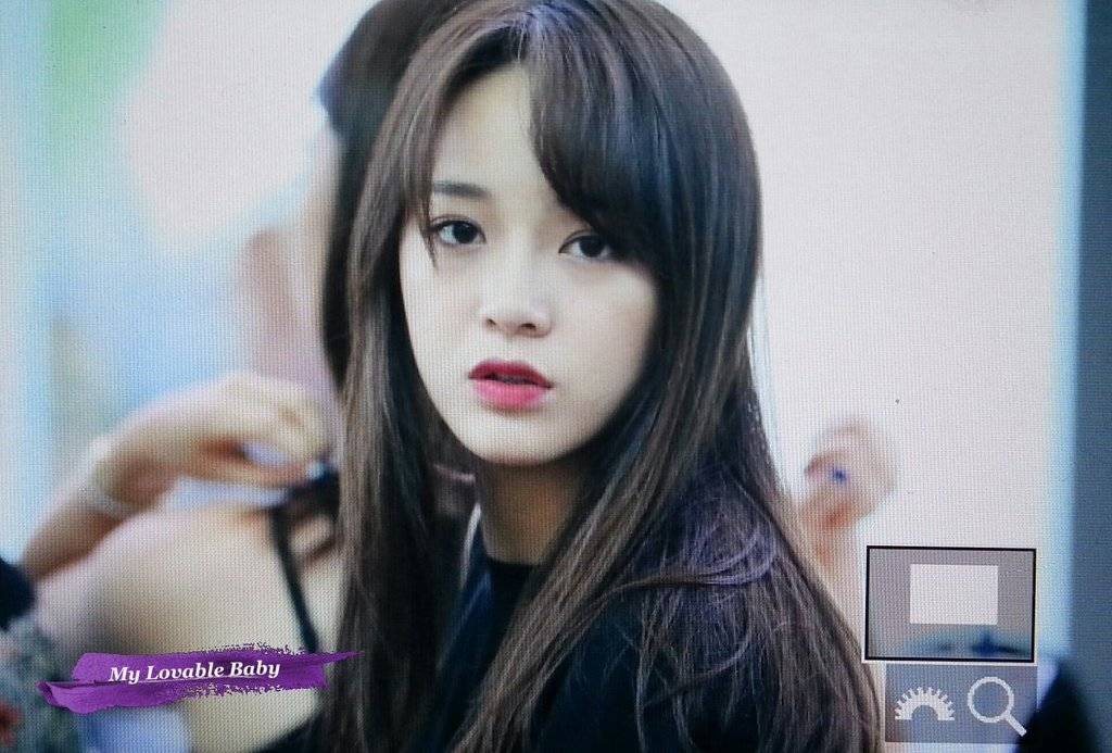 찾아보기 힘든 김세정 무표정한 모습 ㄷㄷㄷ.gif | 인스티즈