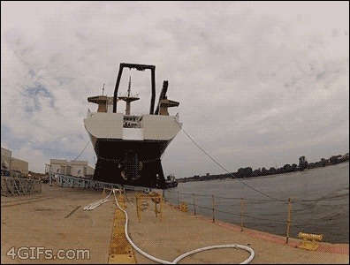 배 진수식에 가면 안되는 이유 | 인스티즈