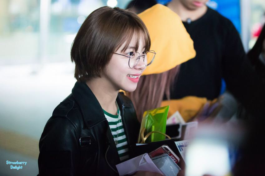 아가맹수🐯 채영이 170417 인천공항 입국 | 인스티즈