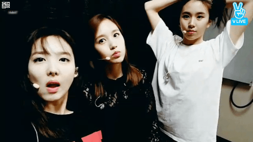 미국가서도 브이앱하는 트와이스 | 인스티즈