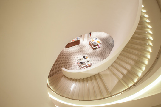 사람들은 왜 무릎을 꺾는 것일까 | 인스티즈