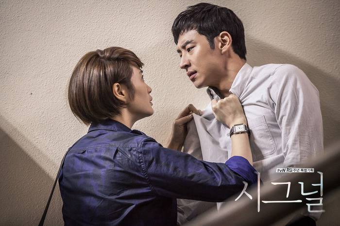 [시그널] 왜 손깍지를 꼈는지 모르겠지만.. 전 찬성이고요? | 인스티즈