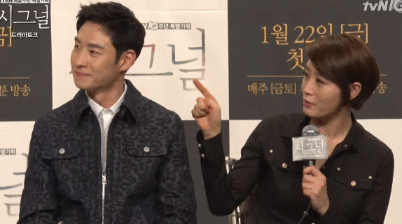 [시그널] 왜 손깍지를 꼈는지 모르겠지만.. 전 찬성이고요? | 인스티즈