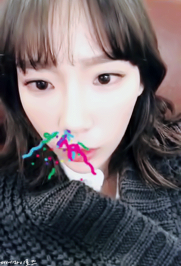 브이앱 신기능 피해자.gif (feat.태연,조이) | 인스티즈