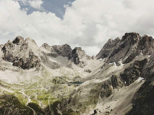  나는 낯선 사람이 되어 너를 떠났고 너는 나를 떠나 낯선 사람이 되었다 | 인스티즈