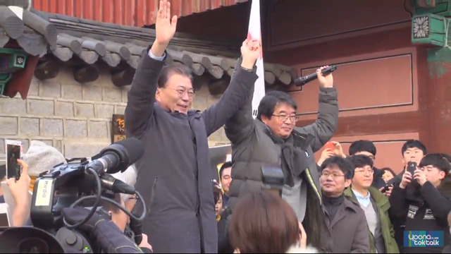 전주에서 만난 문재인과 안도현 시인 | 인스티즈