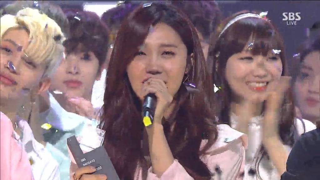 어제자 인기가요에서 일어난 레이양급 민폐.jpg | 인스티즈