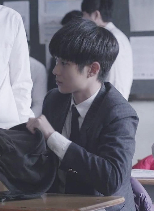 흔한 교복을 입어도 위화감이 없는 남자배우 2명.jpgif | 인스티즈