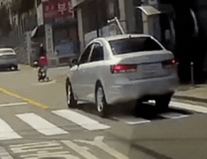 아이보다 커피가 중요한 부모.gif | 인스티즈