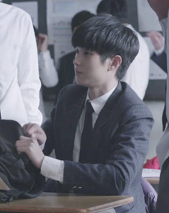 흔한 교복을 입어도 위화감이 없는 남자배우 2명.jpgif | 인스티즈