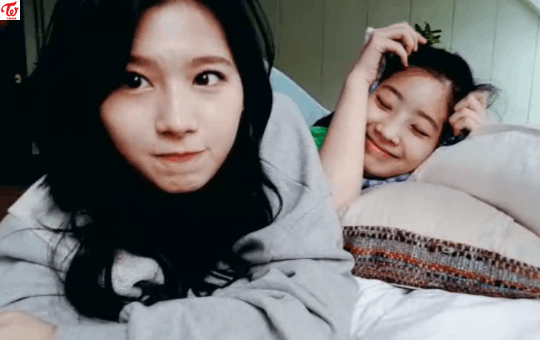 자다일어나서 방송하는 다현이 | 인스티즈