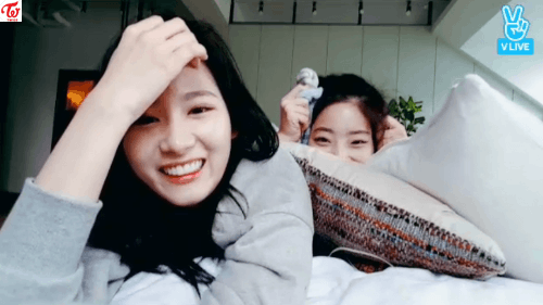 자다일어나서 방송하는 다현이 | 인스티즈