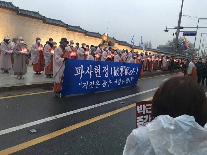 광화문 앞에 선 스님들 | 인스티즈