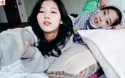 자다일어나서 방송하는 다현이 | 인스티즈