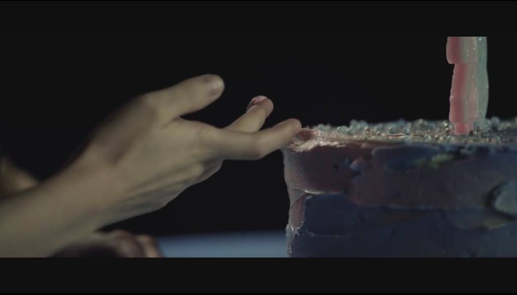 심리학과 영상 분석에 능통한 한 유투버가 해석한 아이유의 '스물셋' 뮤직비디오 (사진 많음) | 인스티즈