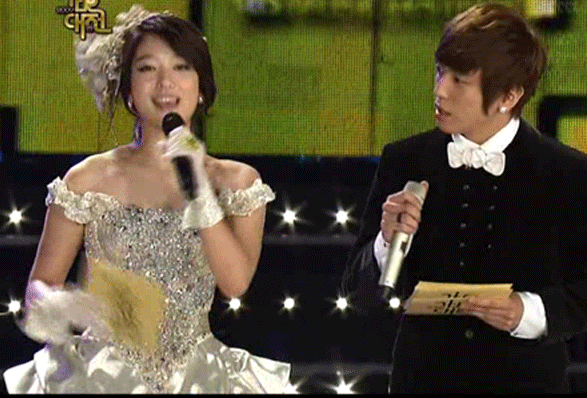 왠지모를 엄청난 어색함이 느껴지는 연예인 사진들 | 인스티즈