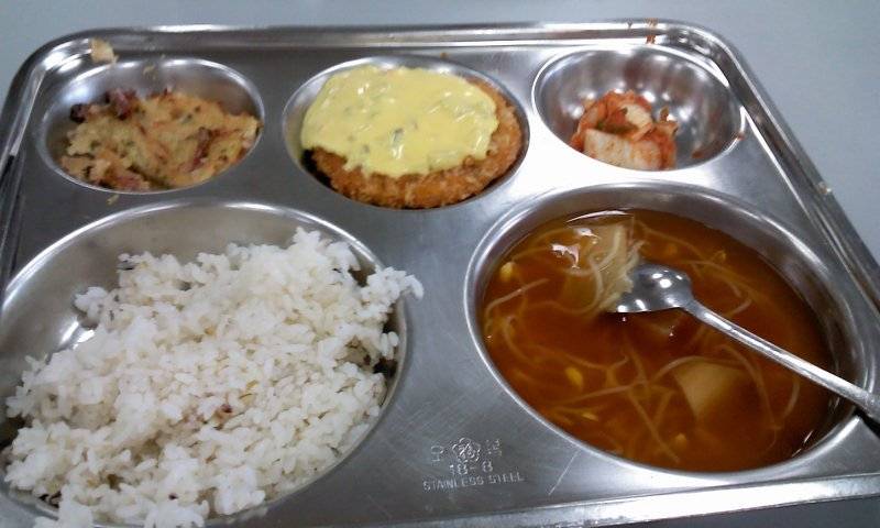 나름 현실적인 학교 급식.jpg | 인스티즈