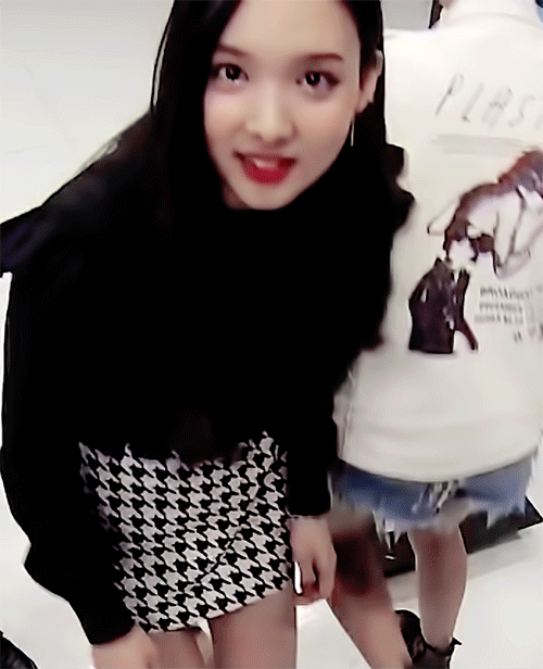 윙크하는 나연이 | 인스티즈