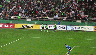 경기도중 선수들이 직접 감독,코칭스탶한테 전술좀 바꿔달라는 팀.gif | 인스티즈