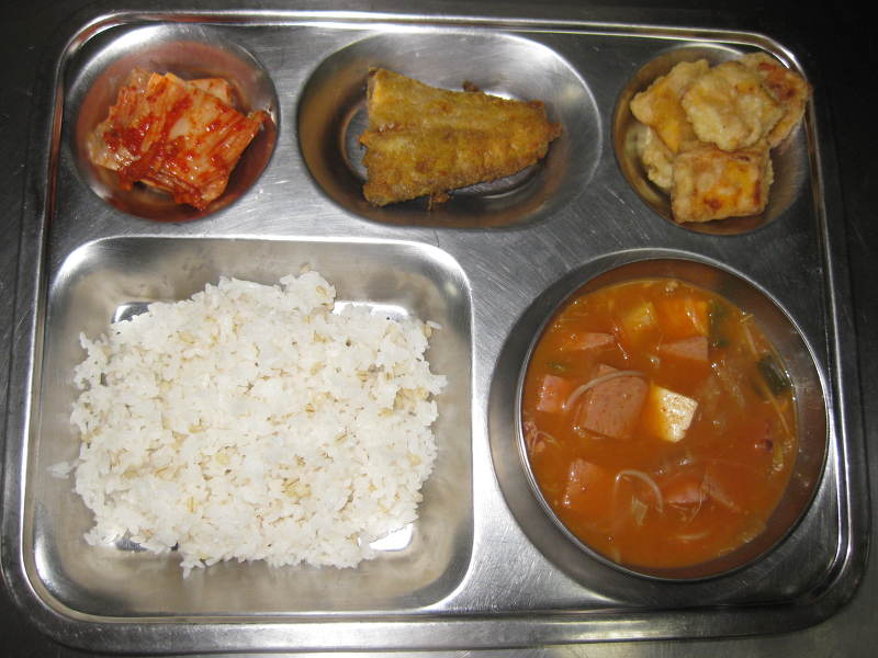 나름 현실적인 학교 급식.jpg | 인스티즈