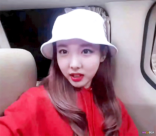 윙크하는 나연이 | 인스티즈