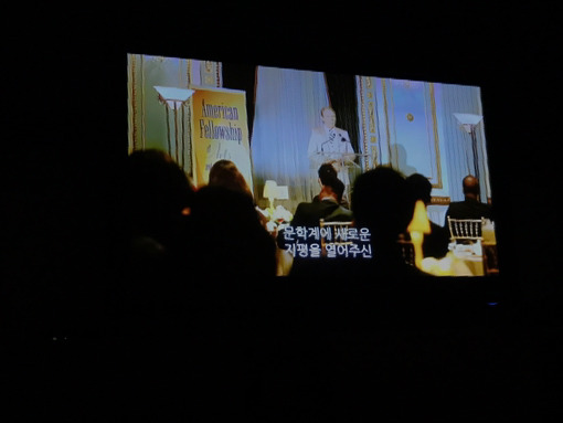 크리스마스 이브 새벽에 뭐하는지 후면카메라 찍으쉐잇 | 인스티즈