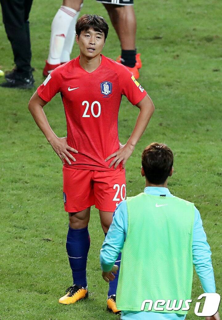 경기 후 동국이형 뒷모습 | 인스티즈