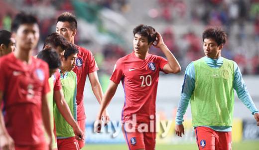 경기 후 동국이형 뒷모습 | 인스티즈