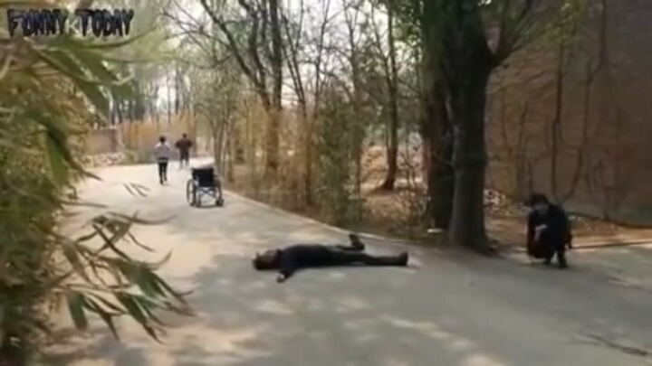 몰래카메라! 길을 걷다 총에 맞는 사람을 본다면?.jpg | 인스티즈