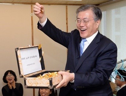 XX받고 기뻐하는 문재인.jpg | 인스티즈