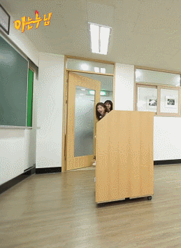 초롱이 갈구는 하영이.gif | 인스티즈