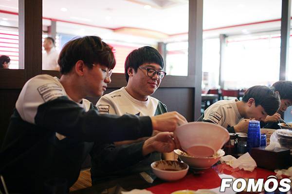 ???: 짜장면 나왔습니다! | 인스티즈