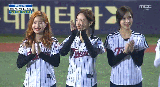 트와이스 오늘자 시구 | 인스티즈