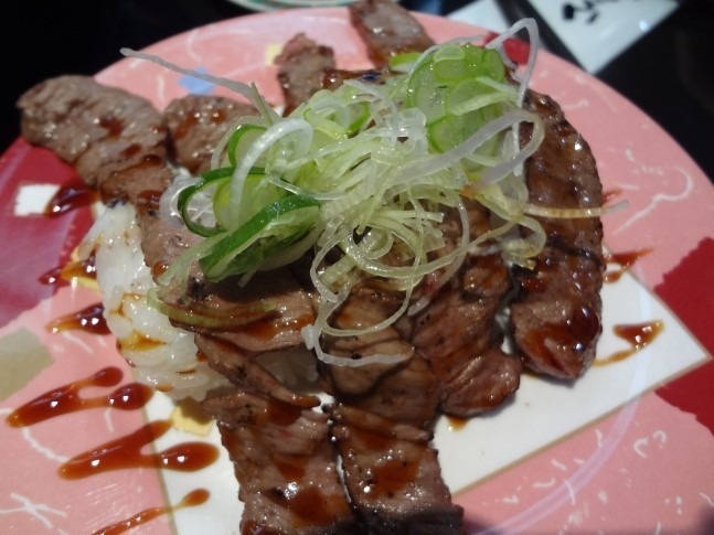 의외로 싫어하는 사람들 많은 소고기초밥.jpg | 인스티즈