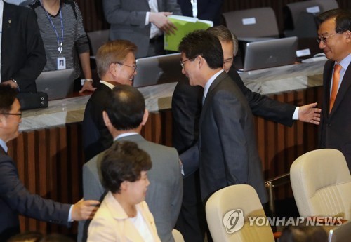 오늘자 대통령-유승민-이정현.jpg | 인스티즈