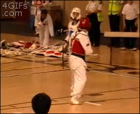 어마어마한 발차기의 위력.gif | 인스티즈