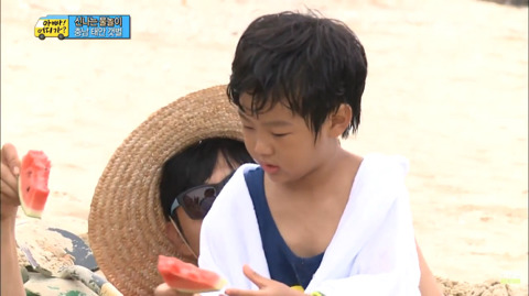 [아빠어디가?] 삼촌들이 이종혁씨 괴롭히는게 싫은 10준수(feat.수박껍질).jpg | 인스티즈